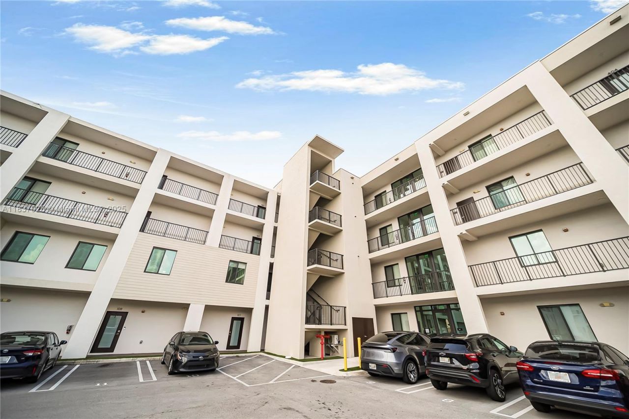 8265 NW 41st St, Unit C-307, Doral, FL 33166 Photo