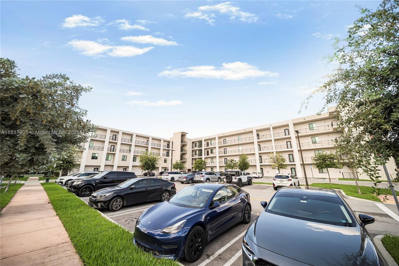 8265 NW 41st St, Unit C-307, Doral, FL 33166 Photo