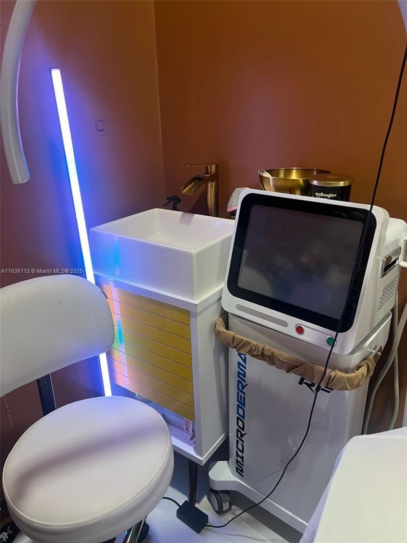 Confidentially NE 7 Th Ave, Miami, FL 33161 Photo