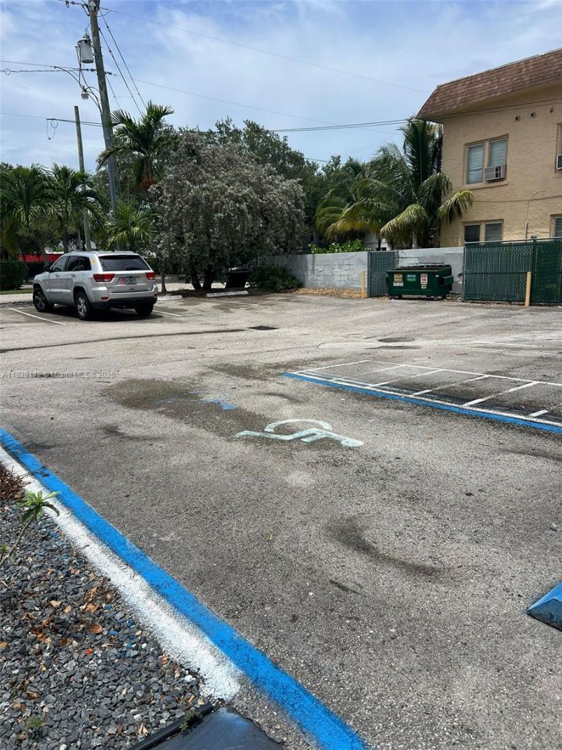 Confidentially NE 7 Th Ave, Miami, FL 33161 Photo