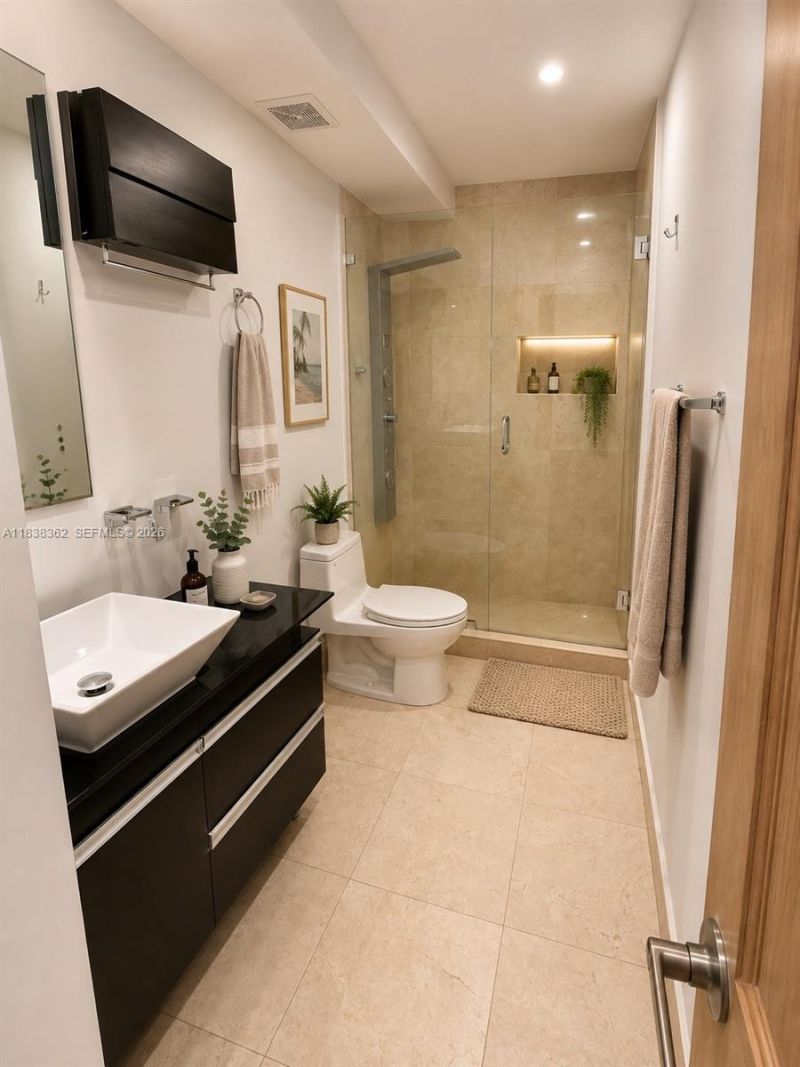 5401 Collins Ave, Unit 514, Miami Beach, FL 33140 Photo
