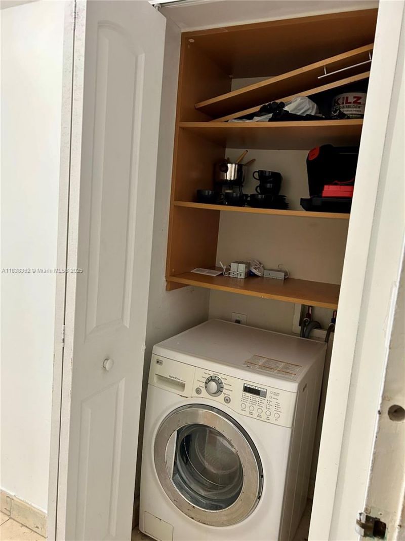 5401 Collins Ave, Unit 514, Miami Beach, FL 33140 Photo