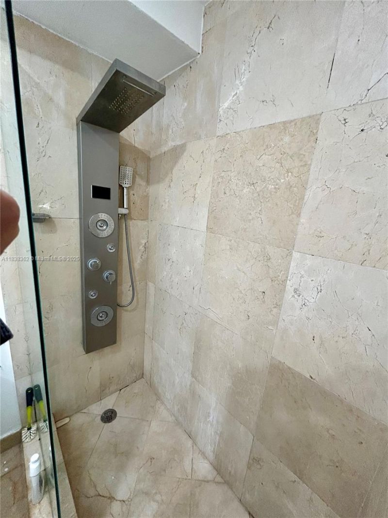 5401 Collins Ave, Unit 514, Miami Beach, FL 33140 Photo