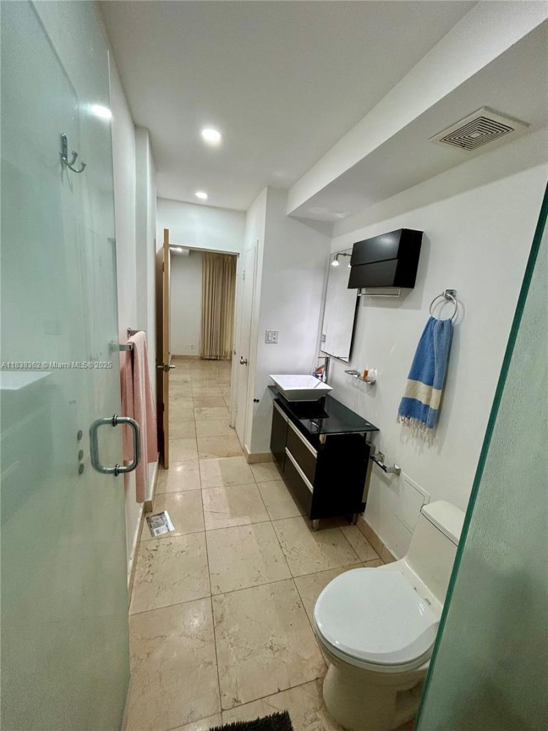 5401 Collins Ave, Unit 514, Miami Beach, FL 33140 Photo