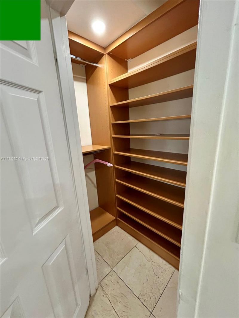 5401 Collins Ave, Unit 514, Miami Beach, FL 33140 Photo