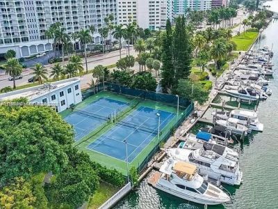 5401 Collins Ave, Unit 514, Miami Beach, FL 33140 Photo