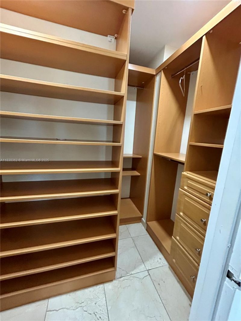 5401 Collins Ave, Unit 514, Miami Beach, FL 33140 Photo