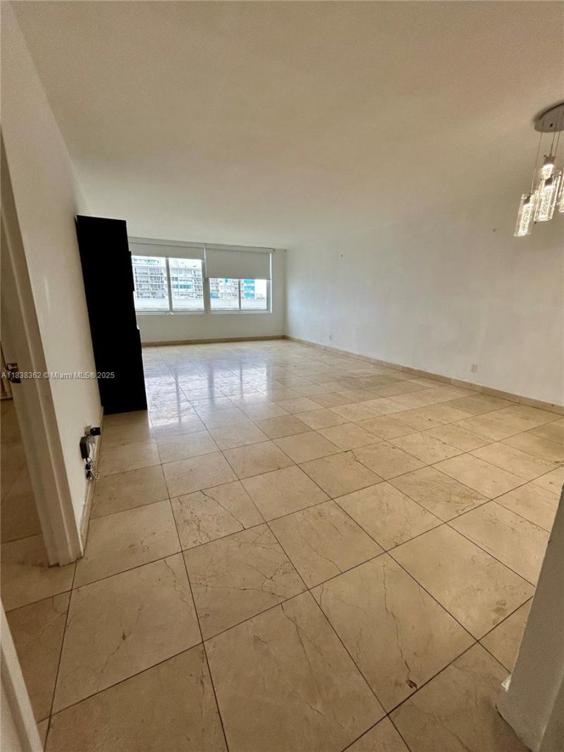 5401 Collins Ave, Unit 514, Miami Beach, FL 33140 Photo