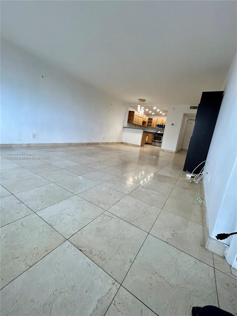 5401 Collins Ave, Unit 514, Miami Beach, FL 33140 Photo
