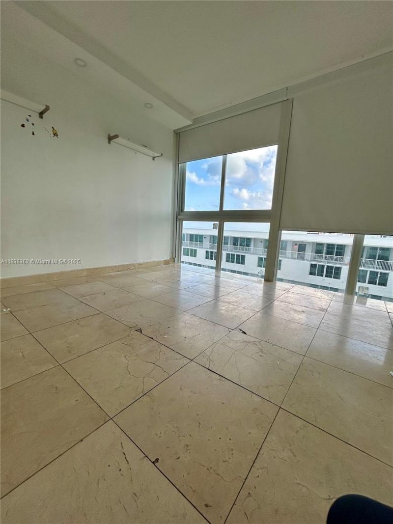 5401 Collins Ave, Unit 514, Miami Beach, FL 33140 Photo