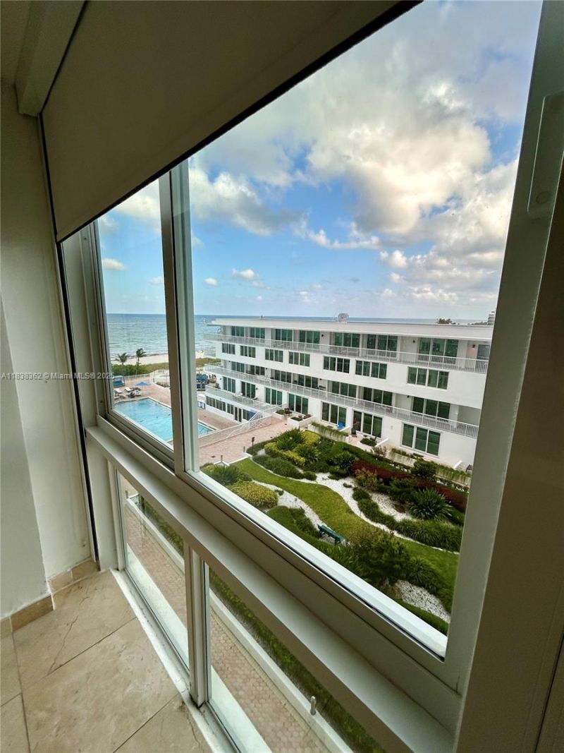 5401 Collins Ave, Unit 514, Miami Beach, FL 33140 Photo