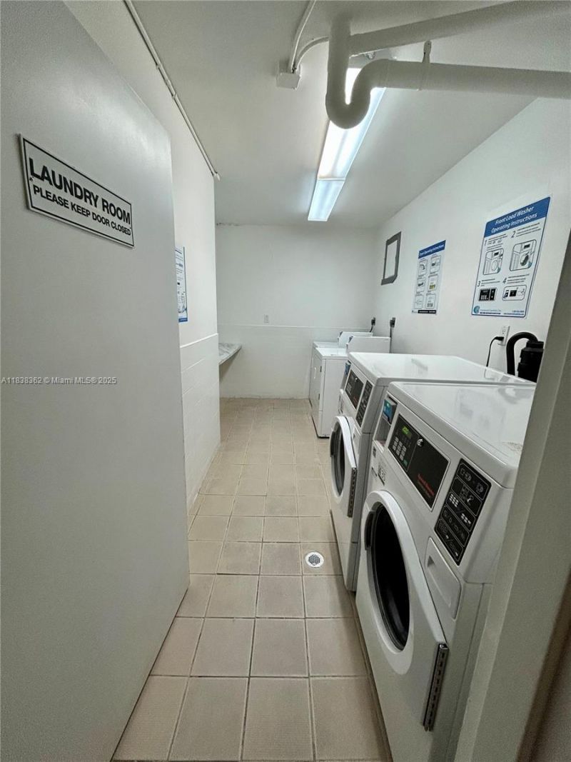 5401 Collins Ave, Unit 514, Miami Beach, FL 33140 Photo