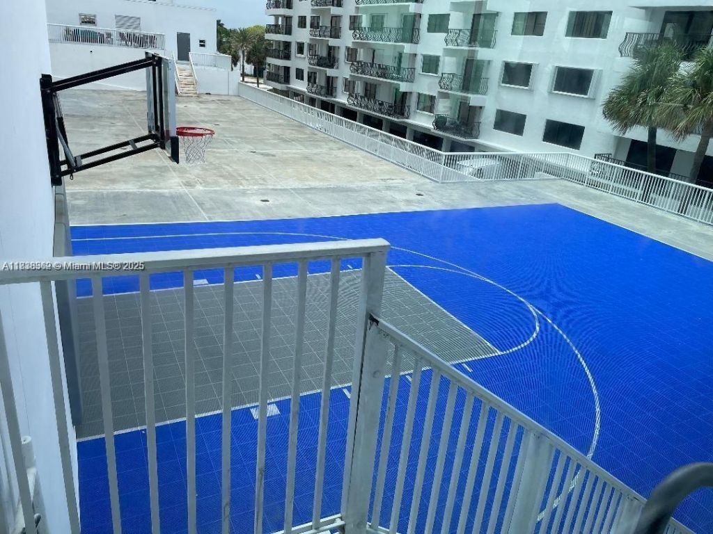 5401 Collins Ave, Unit 514, Miami Beach, FL 33140 Photo