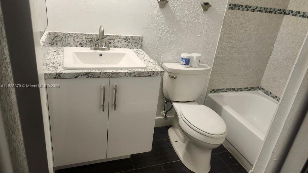 2501 NW 41st Ave, Unit 201, Lauderhill, FL 33313 Photo