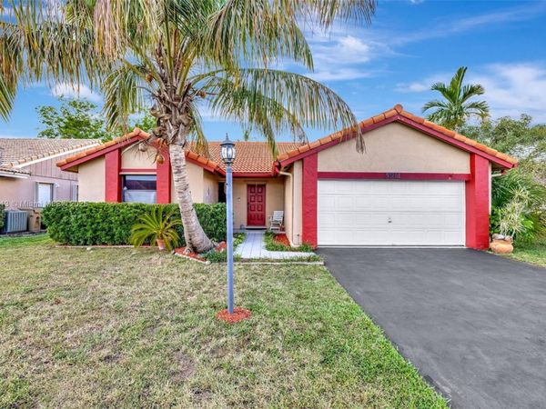5911 Epsom Ln, Davie, FL 33331