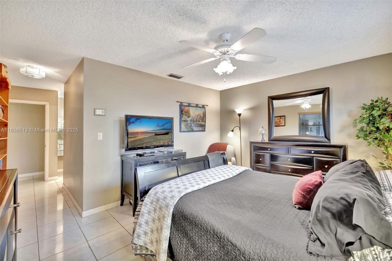 5911 Epsom Ln, Davie, FL 33331 Photo