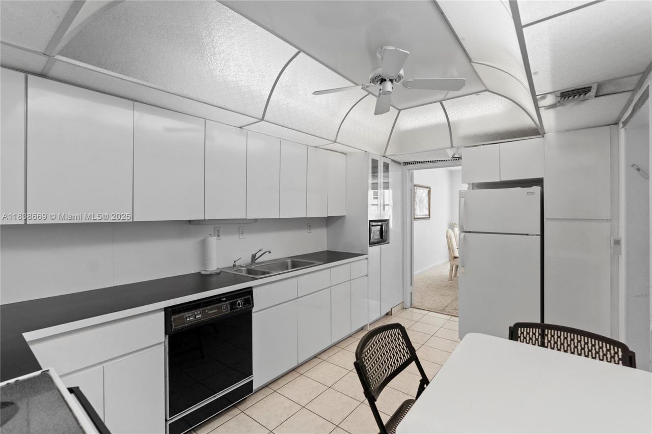 5001 Collins Ave, Unit 4G, Miami Beach, FL 33140 Photo