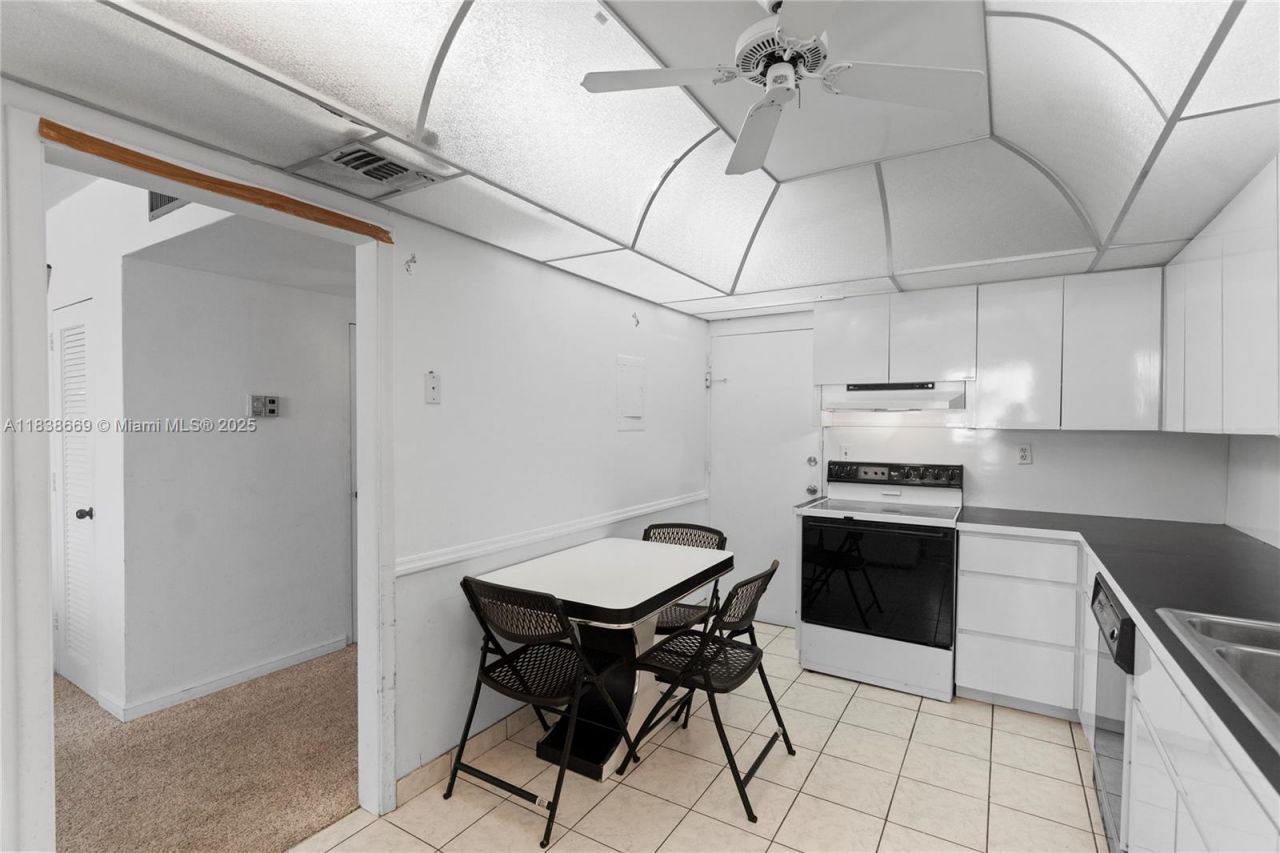 5001 Collins Ave, Unit 4G, Miami Beach, FL 33140 Photo