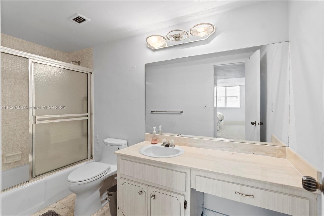 5001 Collins Ave, Unit 4G, Miami Beach, FL 33140 Photo