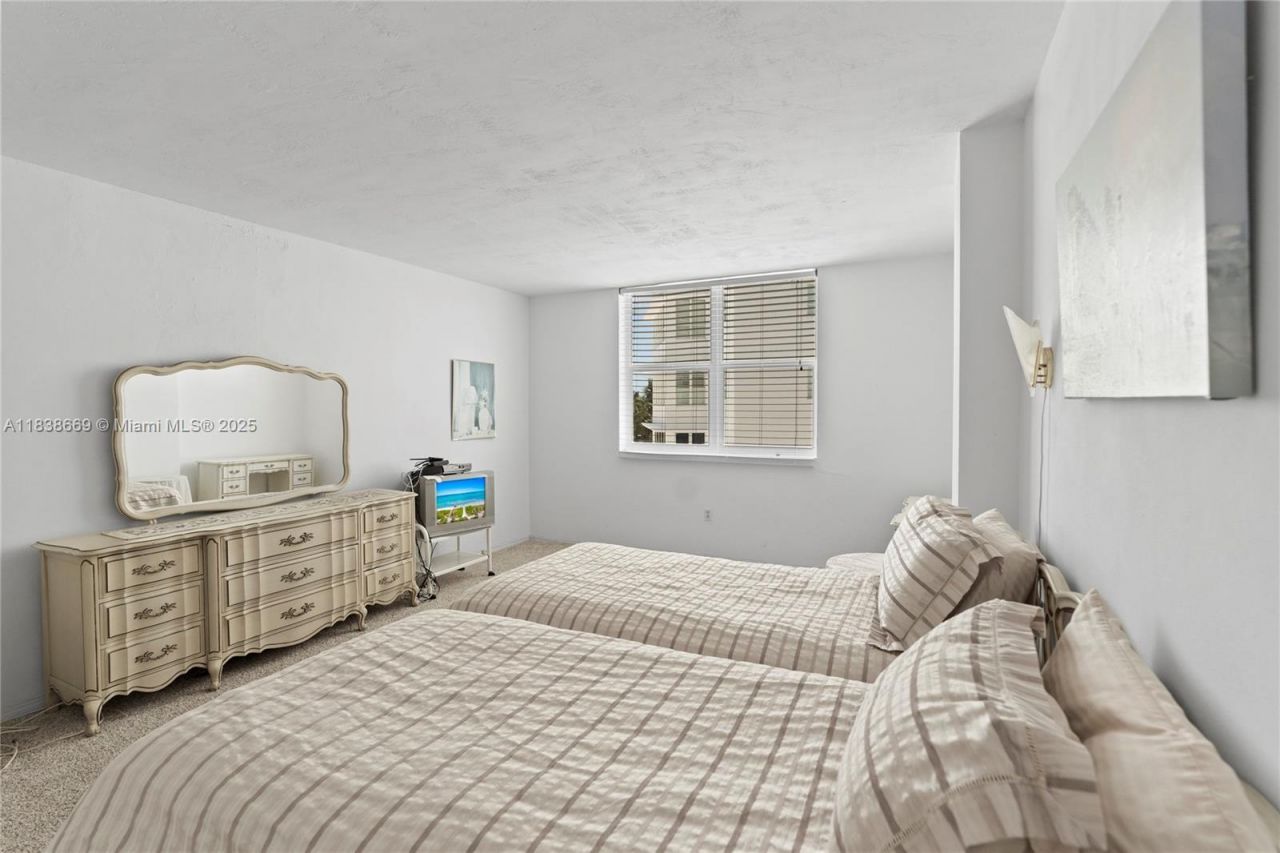 5001 Collins Ave, Unit 4G, Miami Beach, FL 33140 Photo