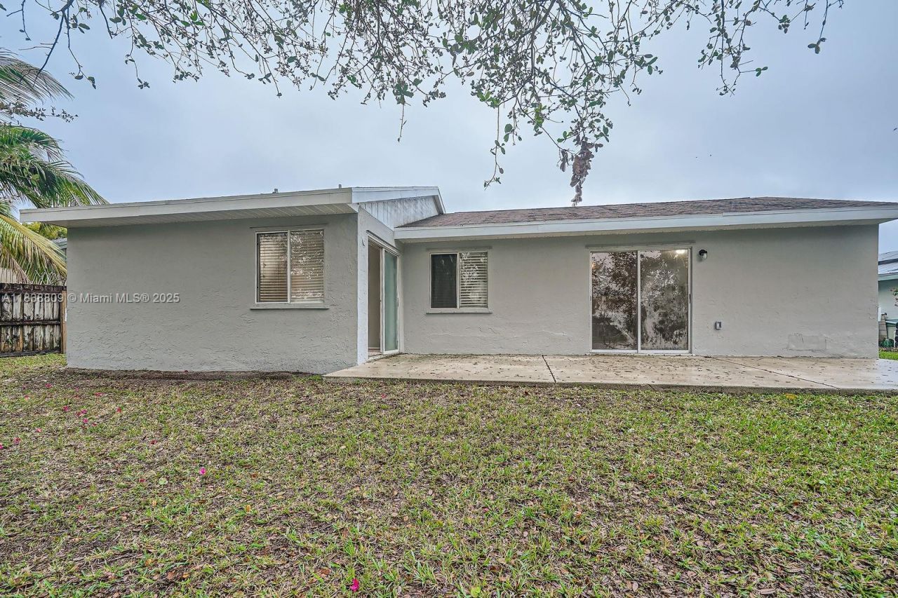 10897 Grandview Ct, Royal Palm Beach, FL 33411 Photo