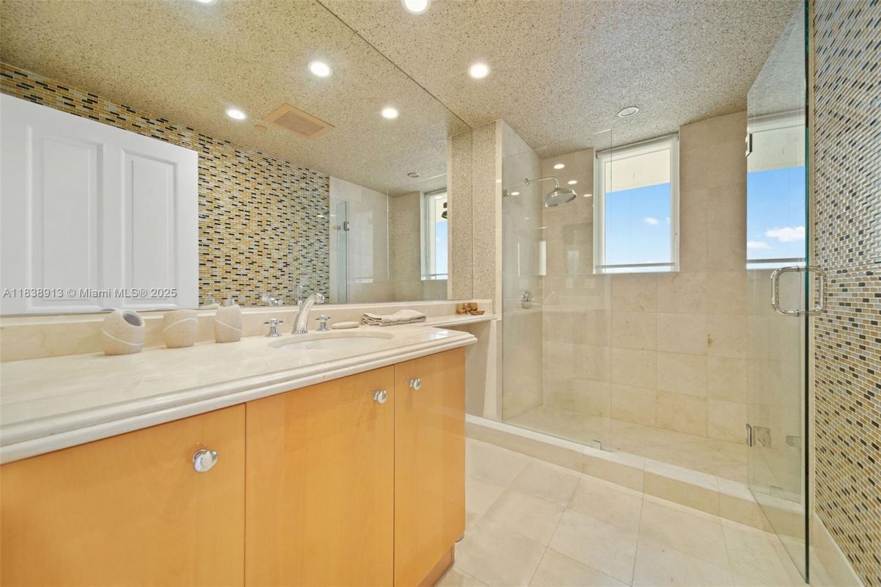 17875 Collins Ave, Unit 4205 (AVAI, Sunny Isles Beach, FL 33160 Photo