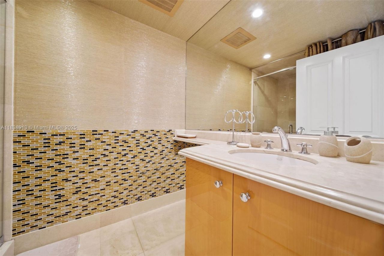 17875 Collins Ave, Unit 4205 (AVAI, Sunny Isles Beach, FL 33160 Photo