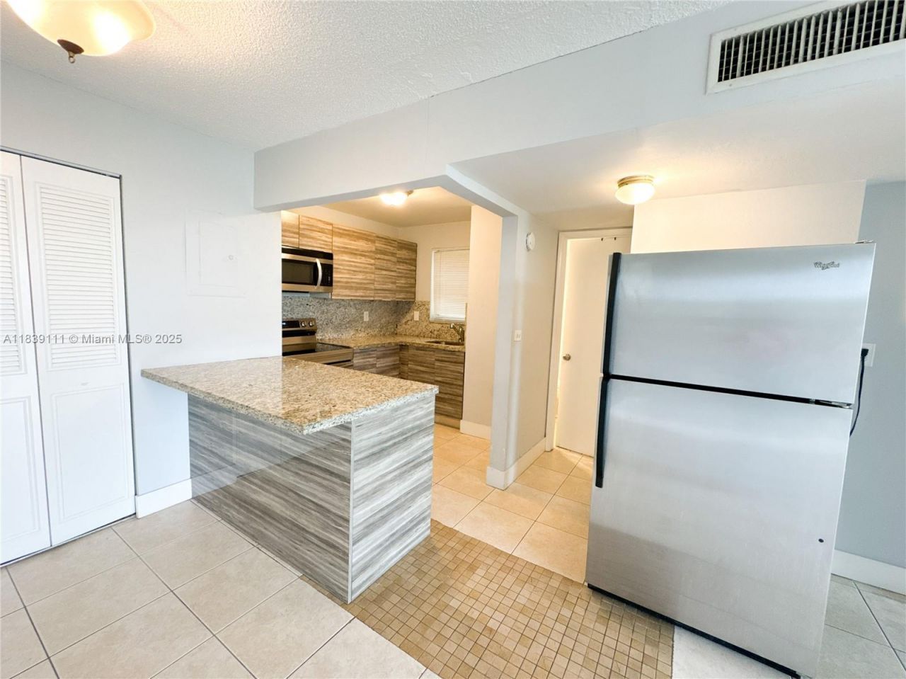 8840 Fontainebleau Blvd, Unit 402, Miami, FL 33172 Photo