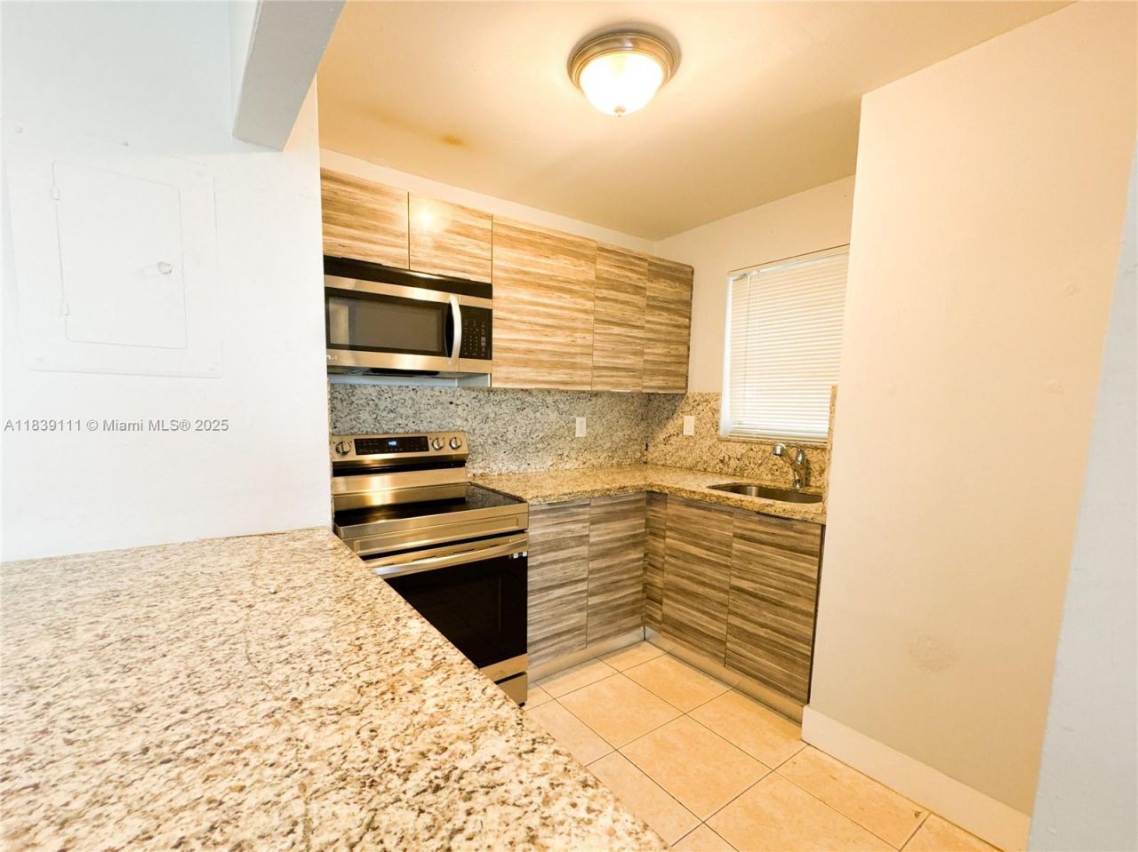 8840 Fontainebleau Blvd, Unit 402, Miami, FL 33172 Photo