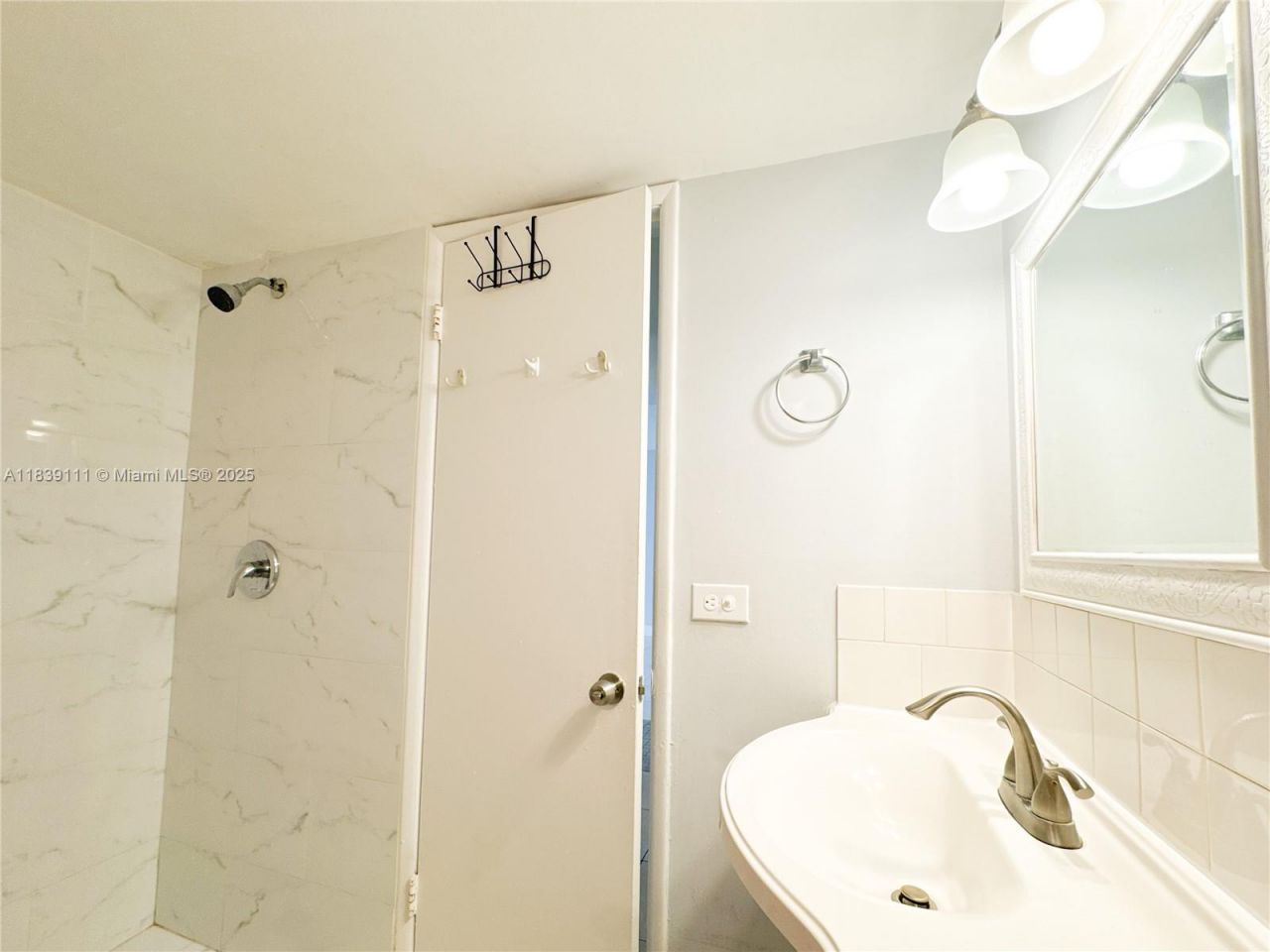 8840 Fontainebleau Blvd, Unit 402, Miami, FL 33172 Photo