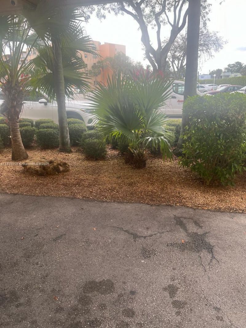 500 Executive Center Dr, Unit 2G, West Palm Beach, FL 33401 Photo