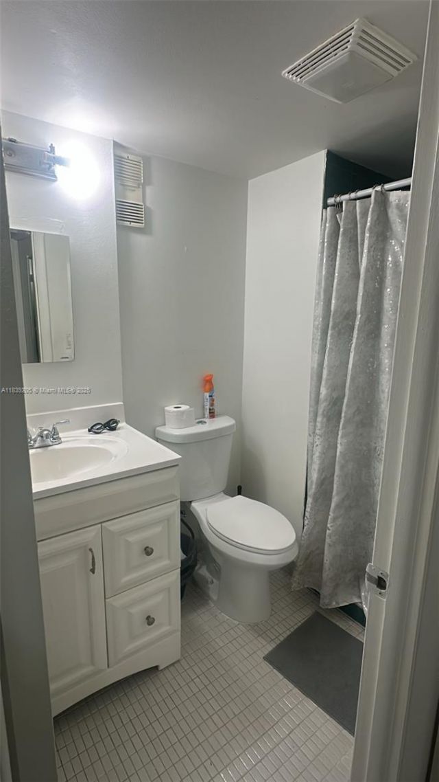 500 Executive Center Dr, Unit 2G, West Palm Beach, FL 33401 Photo