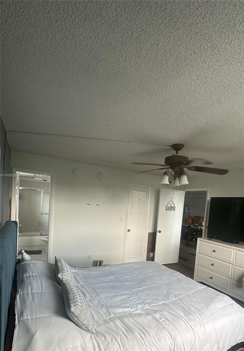 500 Executive Center Dr, Unit 2G, West Palm Beach, FL 33401 Photo