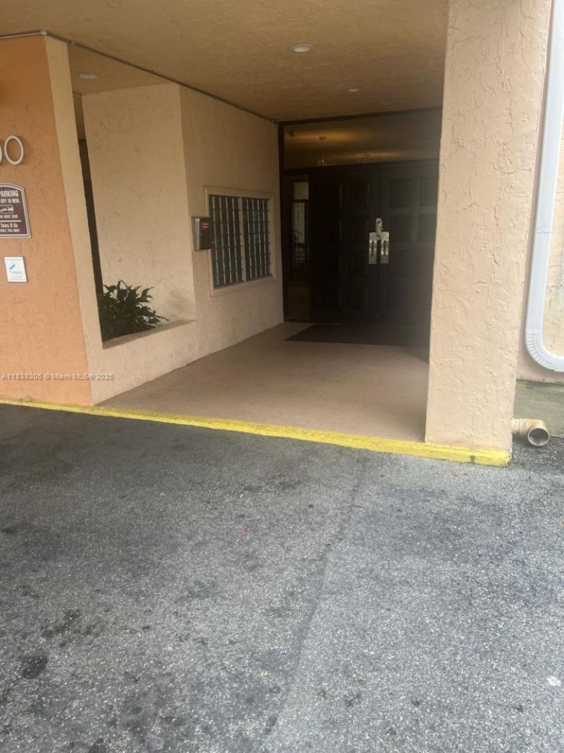 500 Executive Center Dr, Unit 2G, West Palm Beach, FL 33401 Photo