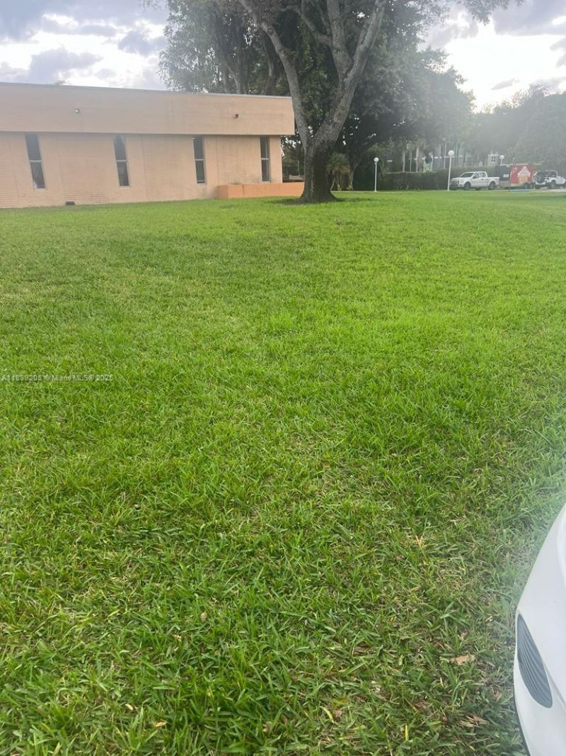 500 Executive Center Dr, Unit 2G, West Palm Beach, FL 33401 Photo