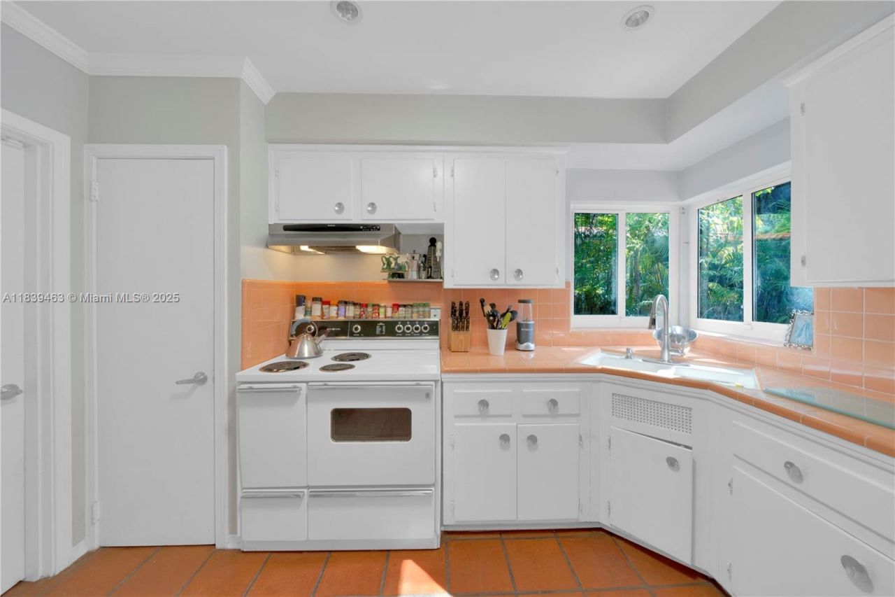 2665 SW 17th Ave, Miami, FL 33133 Photo