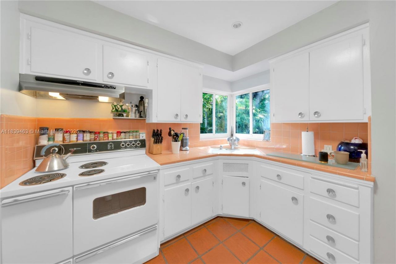 2665 SW 17th Ave, Miami, FL 33133 Photo