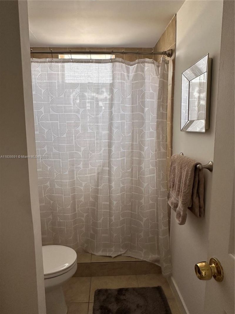 1100 NE 1st Ct, Unit 103, Hallandale Beach, FL 33009 Photo