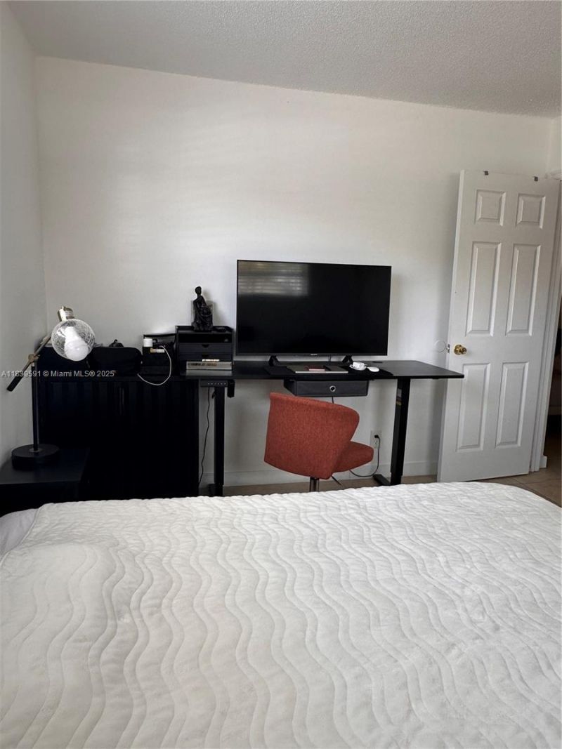 1100 NE 1st Ct, Unit 103, Hallandale Beach, FL 33009 Photo