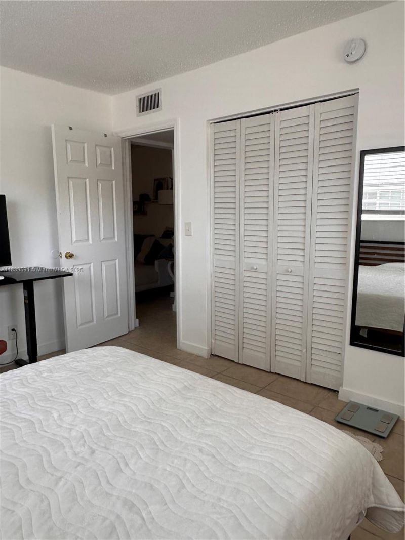 1100 NE 1st Ct, Unit 103, Hallandale Beach, FL 33009 Photo