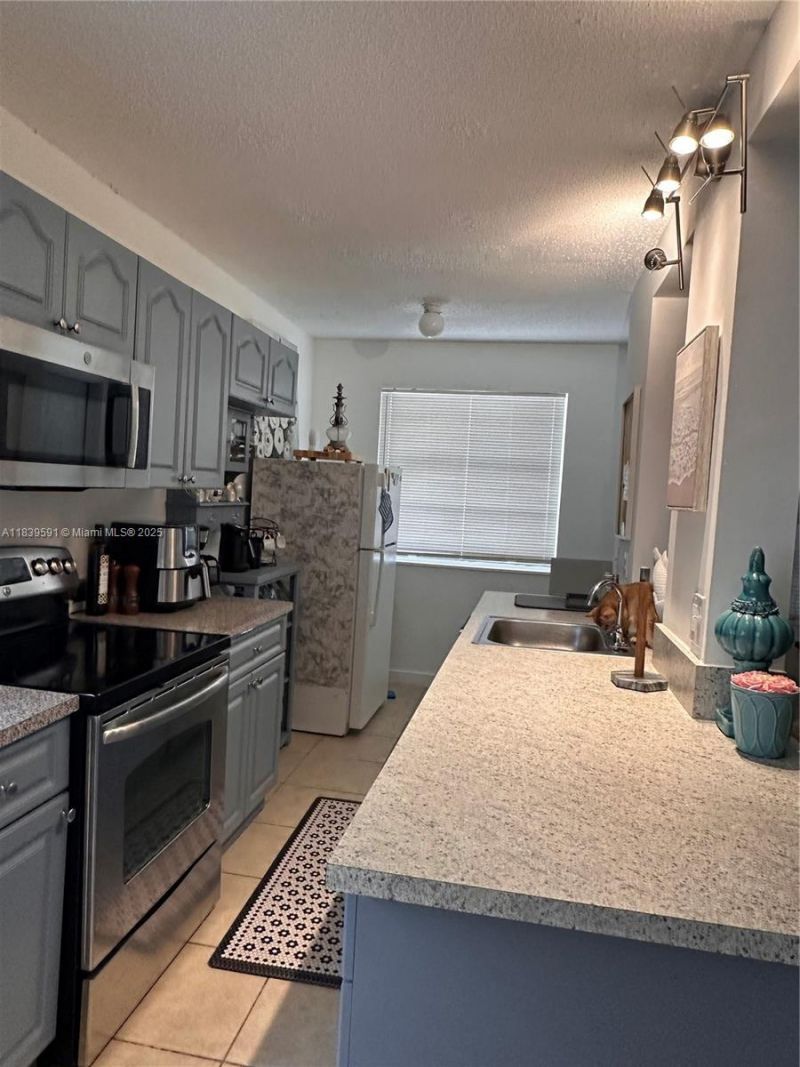 1100 NE 1st Ct, Unit 103, Hallandale Beach, FL 33009 Photo