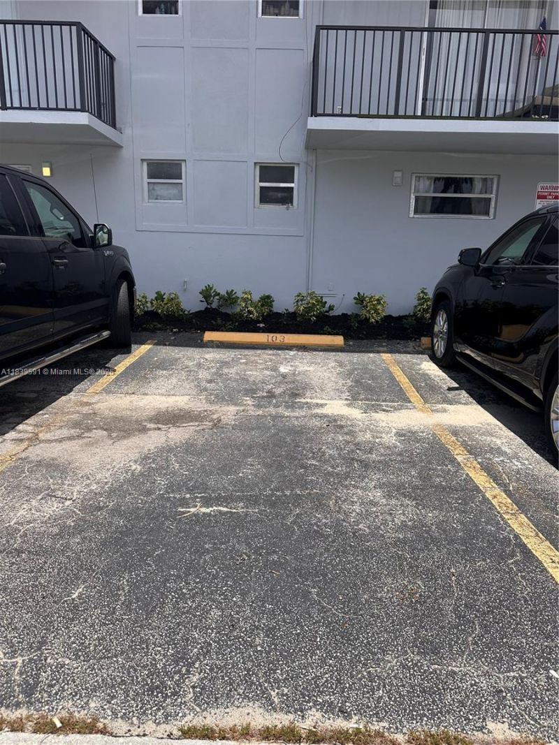 1100 NE 1st Ct, Unit 103, Hallandale Beach, FL 33009 Photo
