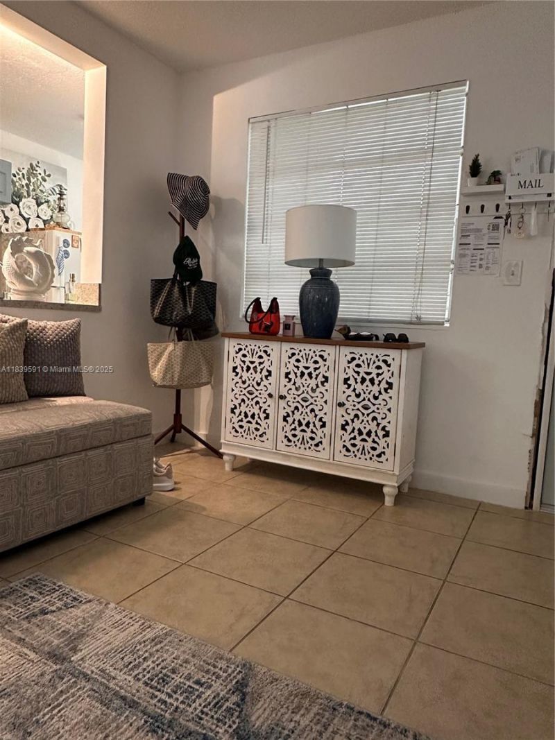 1100 NE 1st Ct, Unit 103, Hallandale Beach, FL 33009 Photo