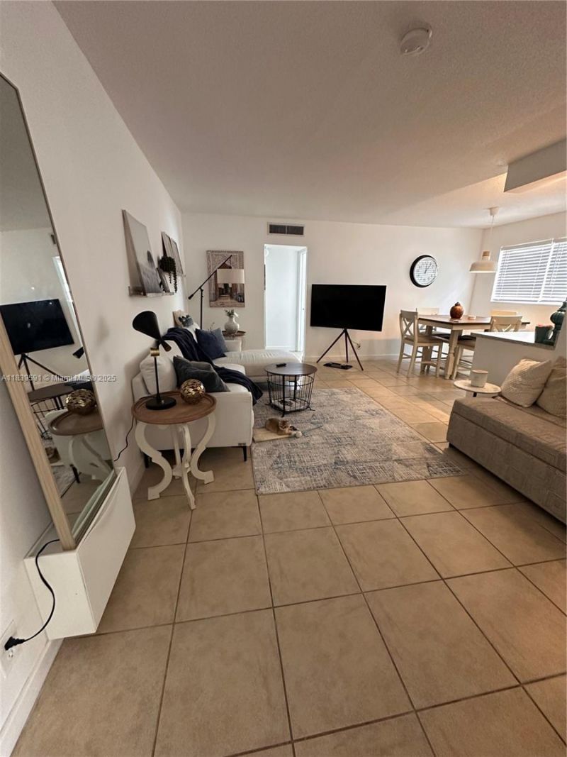 1100 NE 1st Ct, Unit 103, Hallandale Beach, FL 33009 Photo