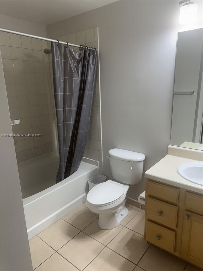 6001 SW 70th St, Unit 304, South Miami, FL 33143 Photo