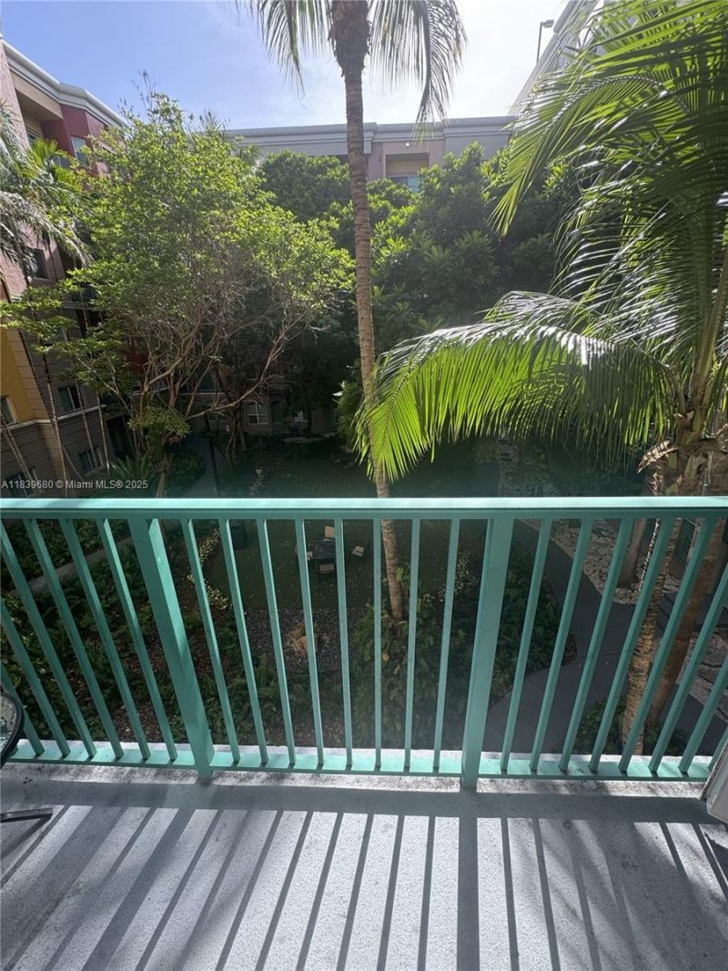 6001 SW 70th St, Unit 304, South Miami, FL 33143 Photo