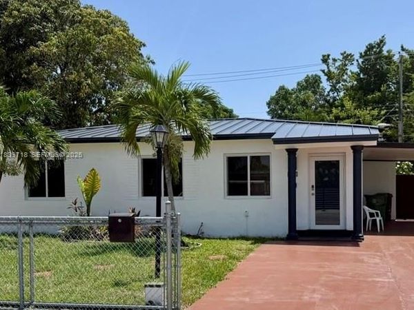 330 W 40th Pl, Hialeah, FL 33012