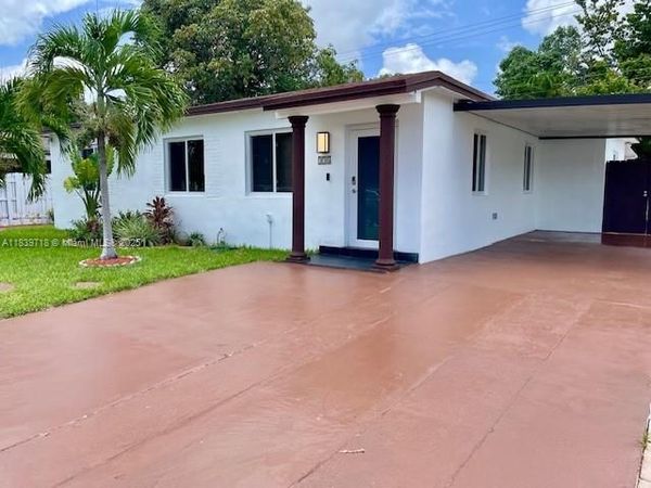 330 W 40th Pl, Hialeah, FL 33012