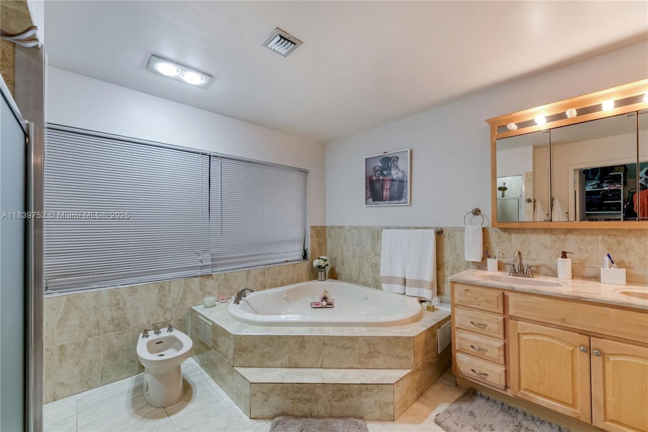 400 NW 128th Ave, Miami, FL 33182 Photo