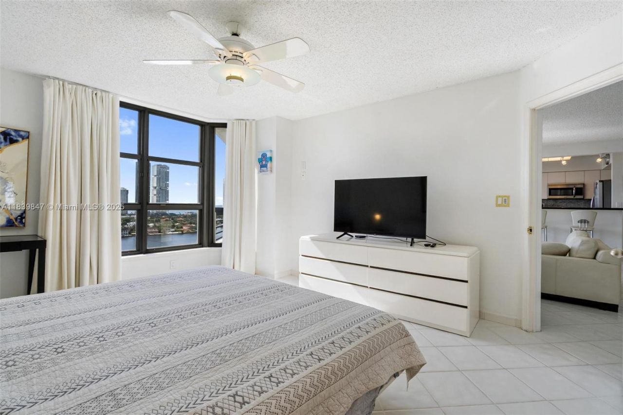 3530 Mystic Pointe Dr, Unit 2014, Aventura, FL 33180 Photo